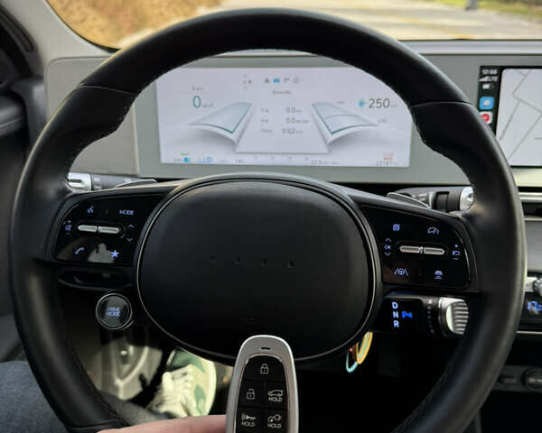 Синий Хендай Ioniq 5, объемом двигателя 0 л и пробегом 23 тыс. км за 27500 $, фото 4 на Automoto.ua