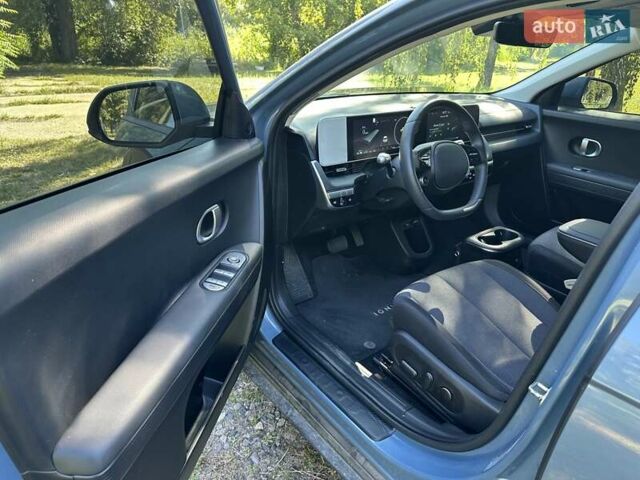Синий Хендай Ioniq 5, объемом двигателя 0 л и пробегом 8 тыс. км за 27800 $, фото 4 на Automoto.ua