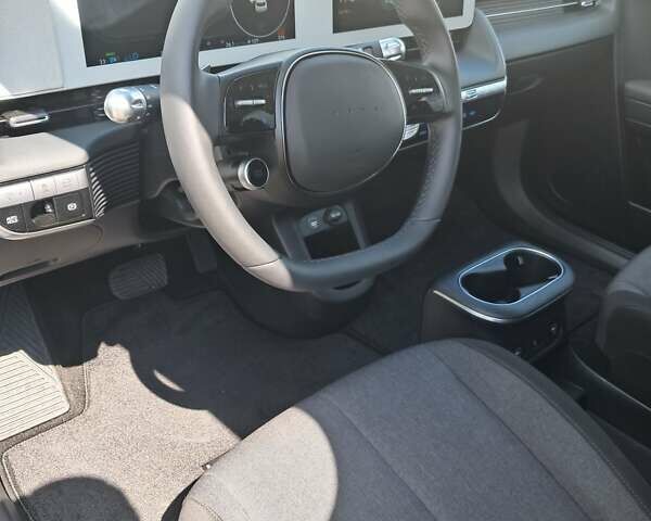 Синий Хендай Ioniq 5, объемом двигателя 0 л и пробегом 1 тыс. км за 32200 $, фото 5 на Automoto.ua