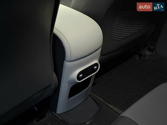 Синій Хендай Ioniq 5, об'ємом двигуна 0 л та пробігом 13 тис. км за 28500 $, фото 48 на Automoto.ua