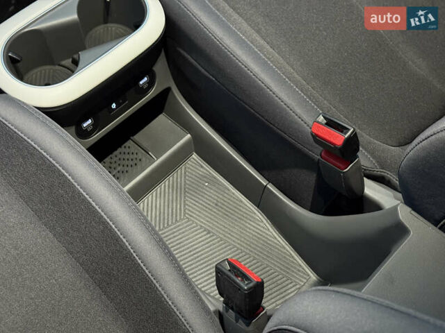 Синій Хендай Ioniq 5, об'ємом двигуна 0 л та пробігом 13 тис. км за 28500 $, фото 41 на Automoto.ua