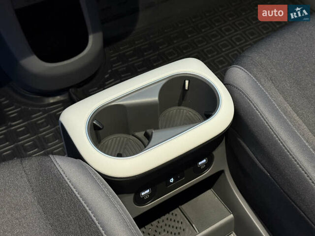 Синій Хендай Ioniq 5, об'ємом двигуна 0 л та пробігом 13 тис. км за 28500 $, фото 43 на Automoto.ua