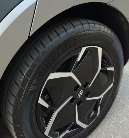 Зеленый Хендай Ioniq 5, объемом двигателя 0 л и пробегом 15 тыс. км за 29900 $, фото 8 на Automoto.ua