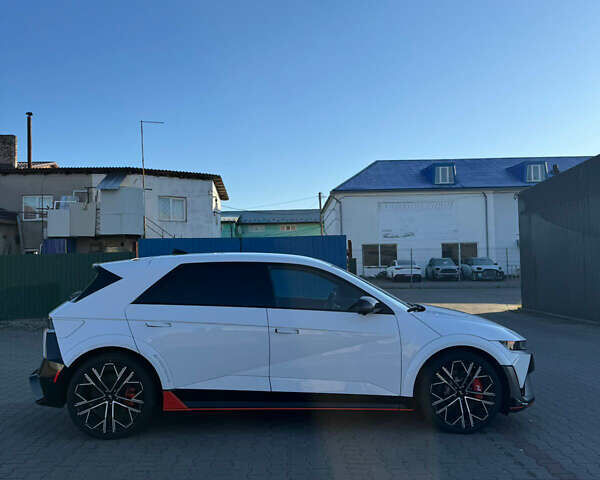 Белый Хендай Ioniq 5 N, объемом двигателя 0 л и пробегом 15 тыс. км за 43999 $, фото 3 на Automoto.ua