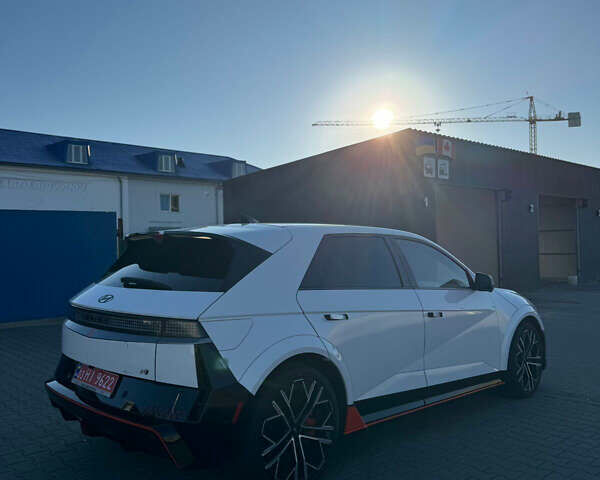 Белый Хендай Ioniq 5 N, объемом двигателя 0 л и пробегом 15 тыс. км за 43999 $, фото 4 на Automoto.ua