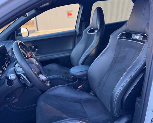 Белый Хендай Ioniq 5 N, объемом двигателя 0 л и пробегом 15 тыс. км за 43999 $, фото 9 на Automoto.ua