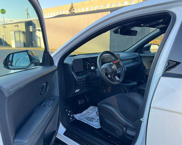 Белый Хендай Ioniq 5 N, объемом двигателя 0 л и пробегом 15 тыс. км за 43999 $, фото 12 на Automoto.ua