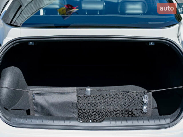 Белый Хендай IONIQ 6, объемом двигателя 0 л и пробегом 4 тыс. км за 25950 $, фото 68 на Automoto.ua