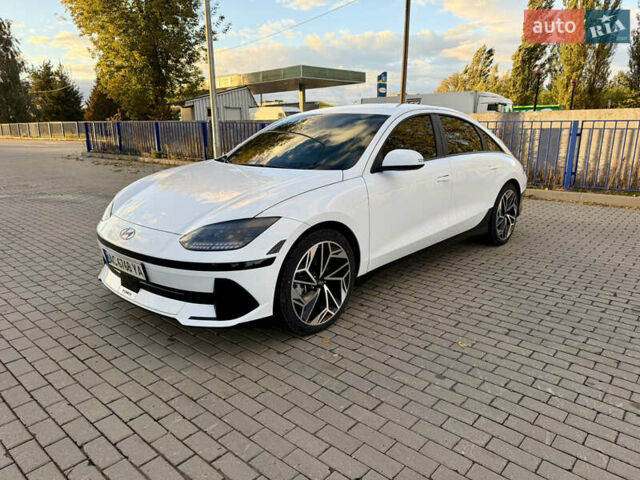 Белый Хендай IONIQ 6, объемом двигателя 0 л и пробегом 49 тыс. км за 25000 $, фото 3 на Automoto.ua