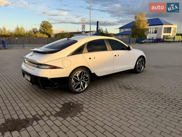 Белый Хендай IONIQ 6, объемом двигателя 0 л и пробегом 49 тыс. км за 25000 $, фото 7 на Automoto.ua