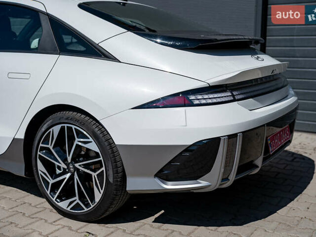 Белый Хендай IONIQ 6, объемом двигателя 0 л и пробегом 4 тыс. км за 27900 $, фото 7 на Automoto.ua