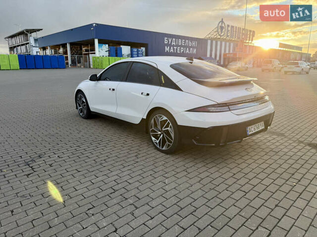 Белый Хендай IONIQ 6, объемом двигателя 0 л и пробегом 49 тыс. км за 25000 $, фото 6 на Automoto.ua
