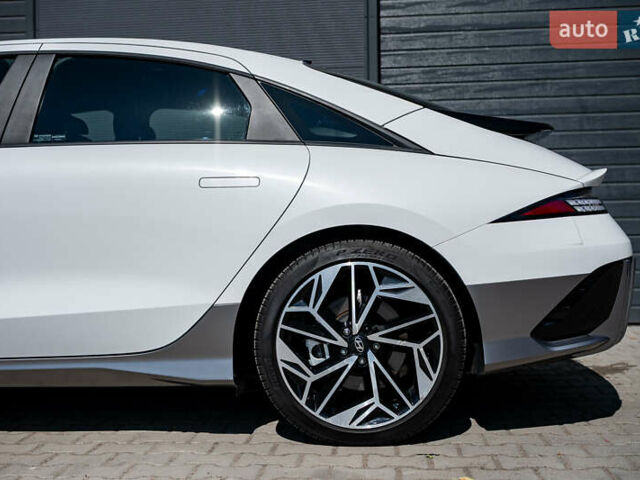 Белый Хендай IONIQ 6, объемом двигателя 0 л и пробегом 4 тыс. км за 25950 $, фото 6 на Automoto.ua
