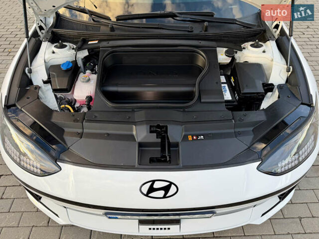 Белый Хендай IONIQ 6, объемом двигателя 0 л и пробегом 49 тыс. км за 25000 $, фото 13 на Automoto.ua