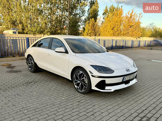 Белый Хендай IONIQ 6, объемом двигателя 0 л и пробегом 49 тыс. км за 25000 $, фото 2 на Automoto.ua