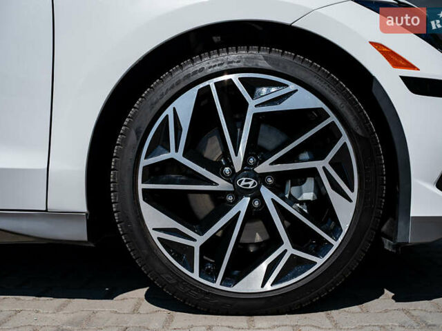 Белый Хендай IONIQ 6, объемом двигателя 0 л и пробегом 4 тыс. км за 25950 $, фото 20 на Automoto.ua