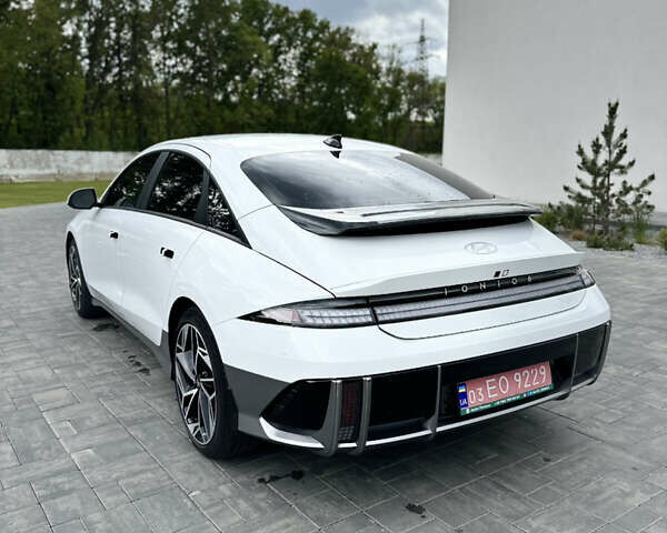 Белый Хендай IONIQ 6, объемом двигателя 0 л и пробегом 10 тыс. км за 25500 $, фото 7 на Automoto.ua