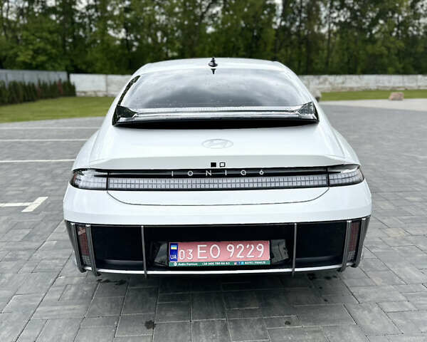 Белый Хендай IONIQ 6, объемом двигателя 0 л и пробегом 10 тыс. км за 25500 $, фото 6 на Automoto.ua