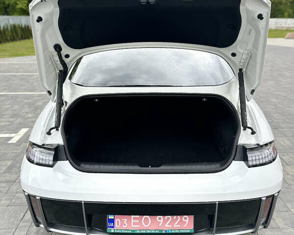 Белый Хендай IONIQ 6, объемом двигателя 0 л и пробегом 10 тыс. км за 25500 $, фото 25 на Automoto.ua