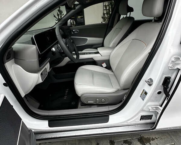 Белый Хендай IONIQ 6, объемом двигателя 0 л и пробегом 10 тыс. км за 25500 $, фото 11 на Automoto.ua