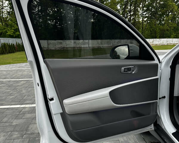 Белый Хендай IONIQ 6, объемом двигателя 0 л и пробегом 10 тыс. км за 25500 $, фото 17 на Automoto.ua