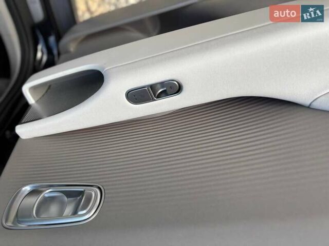 Черный Хендай IONIQ 6, объемом двигателя 0 л и пробегом 14 тыс. км за 34999 $, фото 30 на Automoto.ua