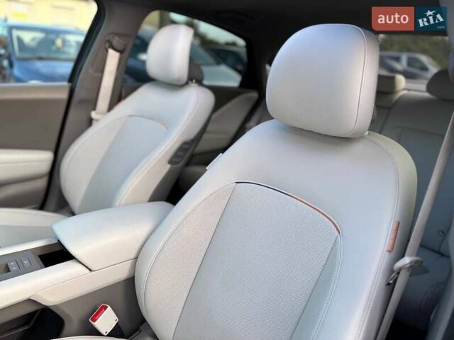 Черный Хендай IONIQ 6, объемом двигателя 0 л и пробегом 14 тыс. км за 34999 $, фото 21 на Automoto.ua