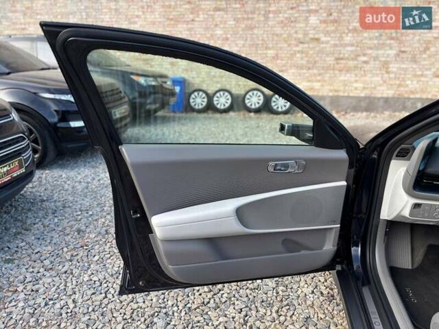 Черный Хендай IONIQ 6, объемом двигателя 0 л и пробегом 14 тыс. км за 34999 $, фото 16 на Automoto.ua