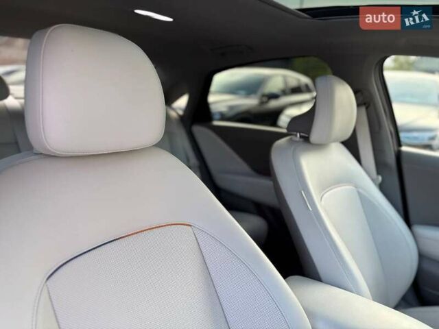 Черный Хендай IONIQ 6, объемом двигателя 0 л и пробегом 14 тыс. км за 34999 $, фото 49 на Automoto.ua
