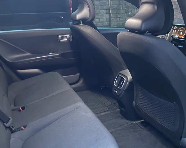 Черный Хендай IONIQ 6, объемом двигателя 0 л и пробегом 22 тыс. км за 27000 $, фото 7 на Automoto.ua