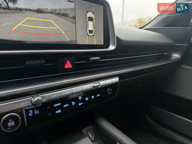Черный Хендай IONIQ 6, объемом двигателя 0 л и пробегом 18 тыс. км за 28000 $, фото 10 на Automoto.ua