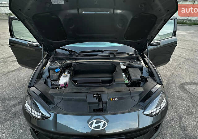 Серый Хендай IONIQ 6, объемом двигателя 0 л и пробегом 41 тыс. км за 32000 $, фото 15 на Automoto.ua