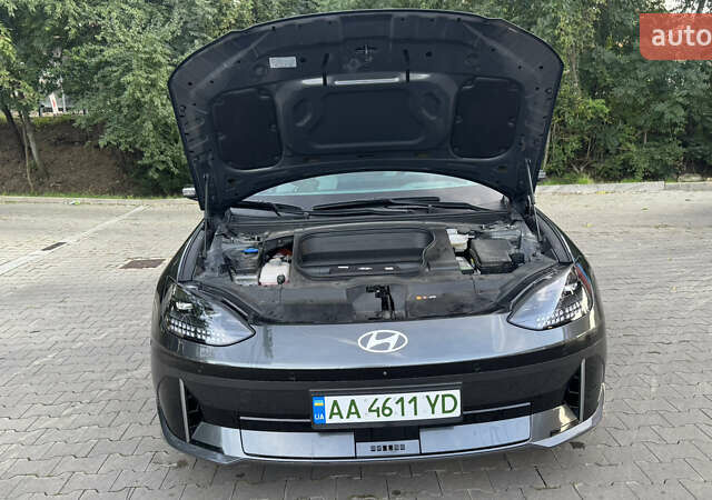 Серый Хендай IONIQ 6, объемом двигателя 0 л и пробегом 41 тыс. км за 32000 $, фото 2 на Automoto.ua