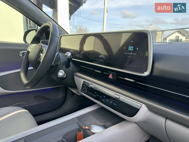 Серый Хендай IONIQ 6, объемом двигателя 0 л и пробегом 41 тыс. км за 28450 $, фото 86 на Automoto.ua