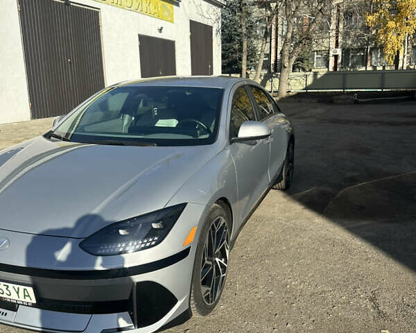 Серый Хендай IONIQ 6, объемом двигателя 0 л и пробегом 9 тыс. км за 30000 $, фото 4 на Automoto.ua