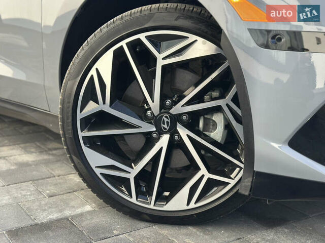 Серый Хендай IONIQ 6, объемом двигателя 0 л и пробегом 41 тыс. км за 28450 $, фото 11 на Automoto.ua