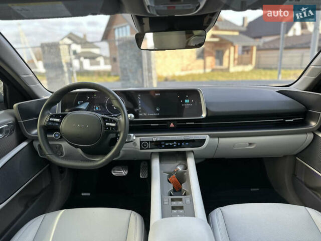 Серый Хендай IONIQ 6, объемом двигателя 0 л и пробегом 41 тыс. км за 28450 $, фото 114 на Automoto.ua