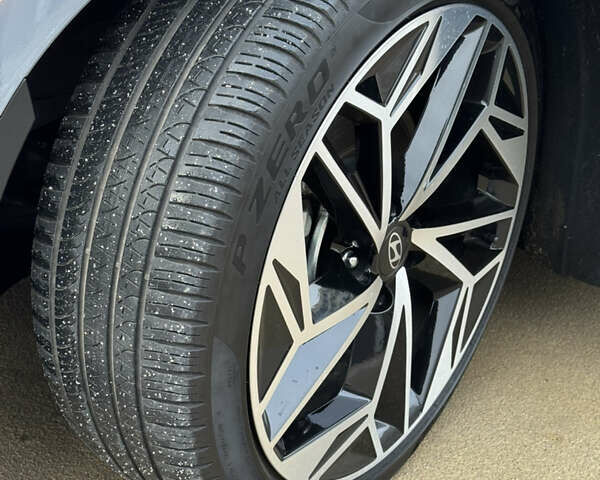 Серый Хендай IONIQ 6, объемом двигателя 0 л и пробегом 32 тыс. км за 26500 $, фото 19 на Automoto.ua