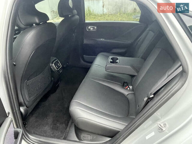 Серый Хендай IONIQ 6, объемом двигателя 0 л и пробегом 36 тыс. км за 24500 $, фото 9 на Automoto.ua