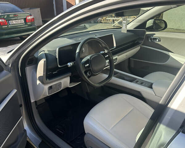 Серый Хендай IONIQ 6, объемом двигателя 0 л и пробегом 9 тыс. км за 30000 $, фото 5 на Automoto.ua