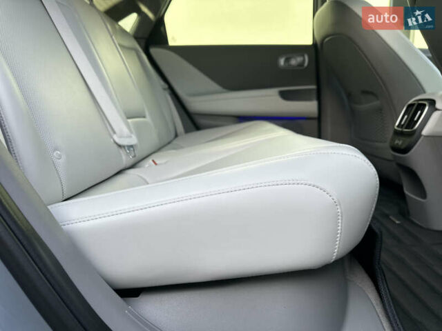 Серый Хендай IONIQ 6, объемом двигателя 0 л и пробегом 41 тыс. км за 28450 $, фото 104 на Automoto.ua