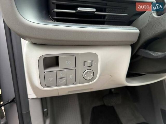 Сірий Хендай IONIQ 6, об'ємом двигуна 0 л та пробігом 18 тис. км за 13500 $, фото 11 на Automoto.ua