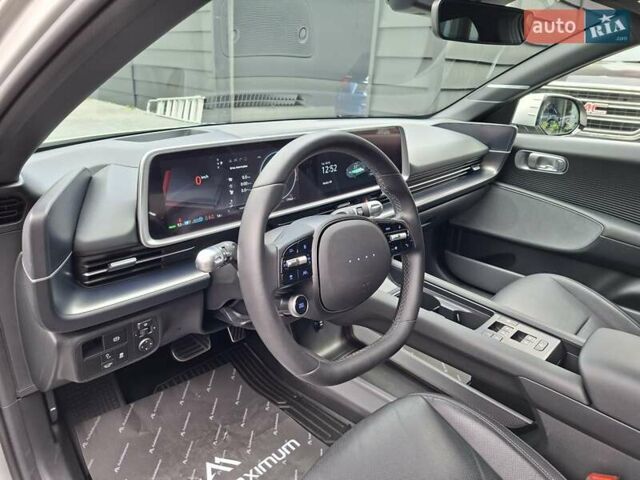 Серый Хендай IONIQ 6, объемом двигателя 0 л и пробегом 17 тыс. км за 35900 $, фото 10 на Automoto.ua