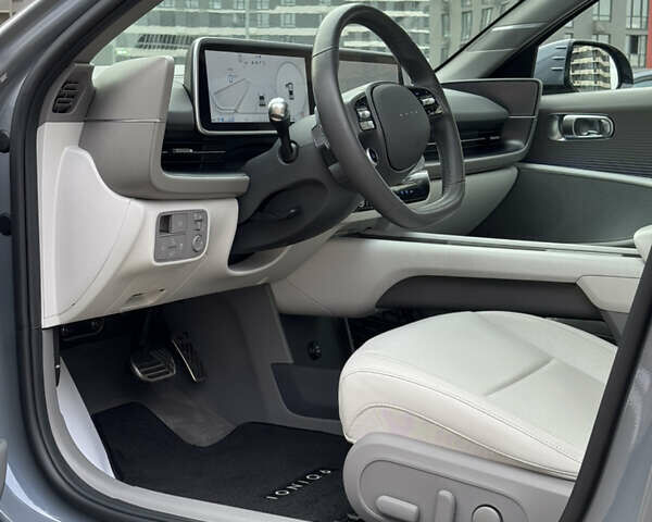 Серый Хендай IONIQ 6, объемом двигателя 0 л и пробегом 32 тыс. км за 26500 $, фото 27 на Automoto.ua