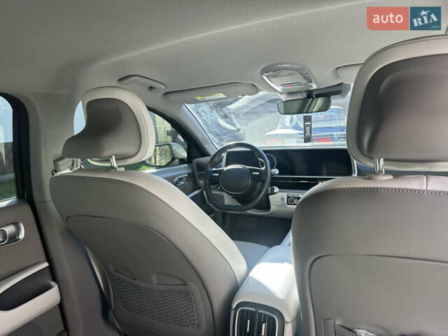 Серый Хендай IONIQ 6, объемом двигателя 0 л и пробегом 9 тыс. км за 30000 $, фото 21 на Automoto.ua