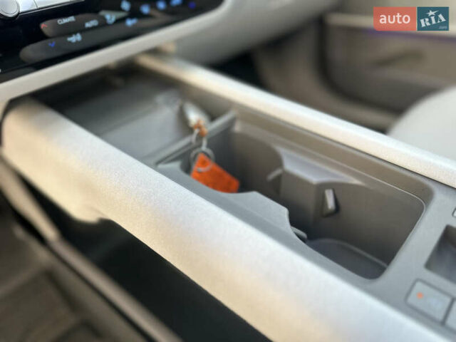 Серый Хендай IONIQ 6, объемом двигателя 0 л и пробегом 41 тыс. км за 28450 $, фото 83 на Automoto.ua