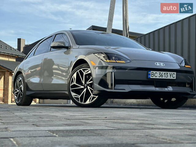 Серый Хендай IONIQ 6, объемом двигателя 0 л и пробегом 41 тыс. км за 28450 $, фото 2 на Automoto.ua