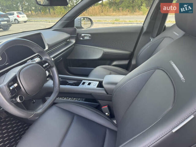 Серый Хендай IONIQ 6, объемом двигателя 0 л и пробегом 39 тыс. км за 31000 $, фото 3 на Automoto.ua