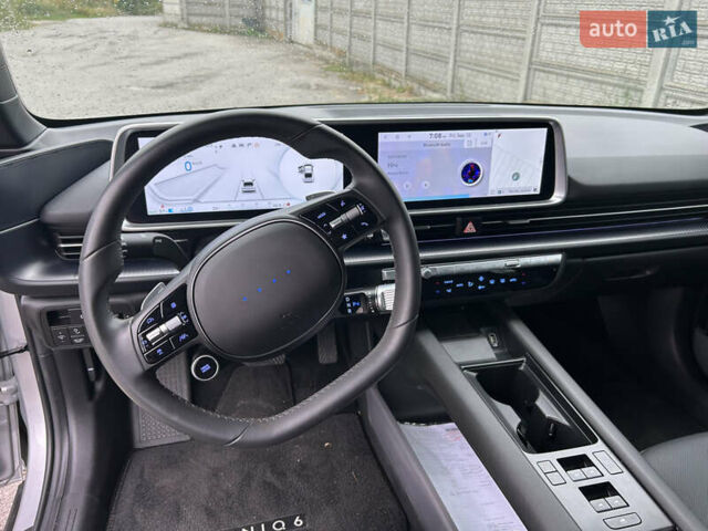 Серый Хендай IONIQ 6, объемом двигателя 0 л и пробегом 35 тыс. км за 20000 $, фото 3 на Automoto.ua