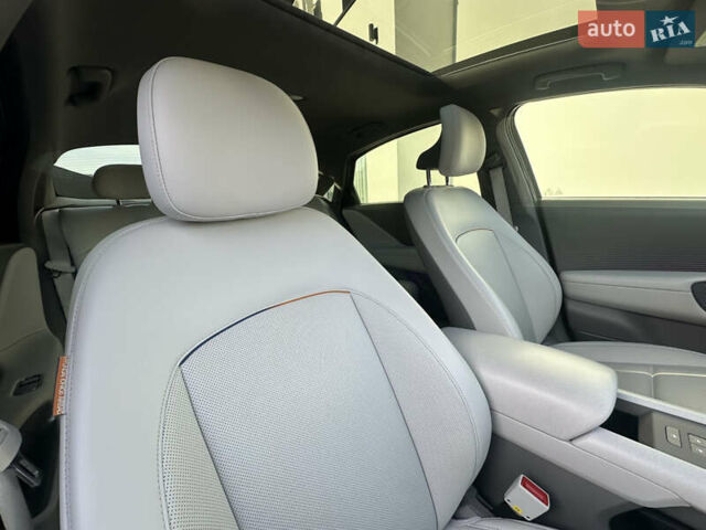 Серый Хендай IONIQ 6, объемом двигателя 0 л и пробегом 41 тыс. км за 28450 $, фото 103 на Automoto.ua